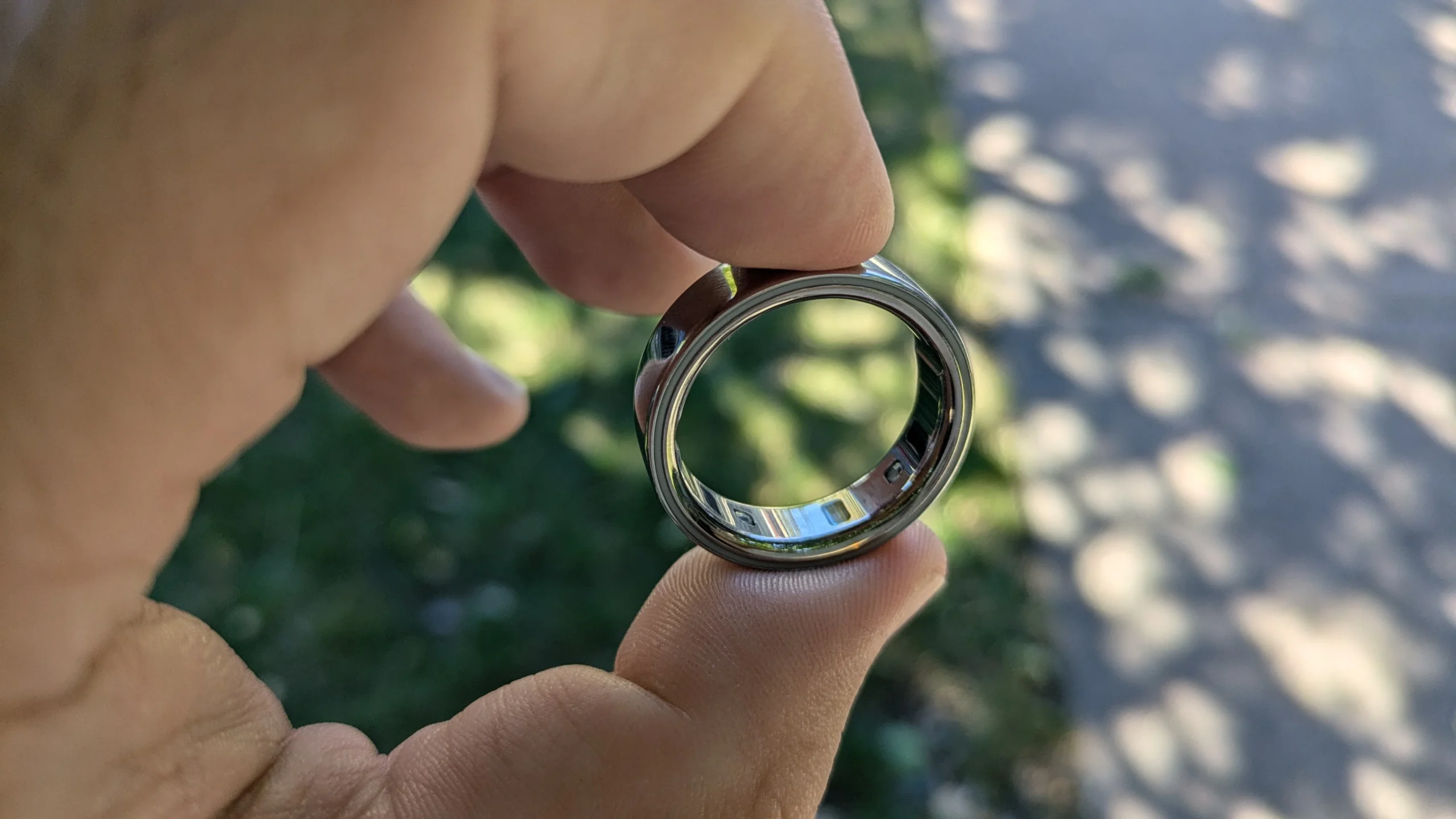 Which Finger to Wear Oura Ring: Best Finger for Accuracy in 2025