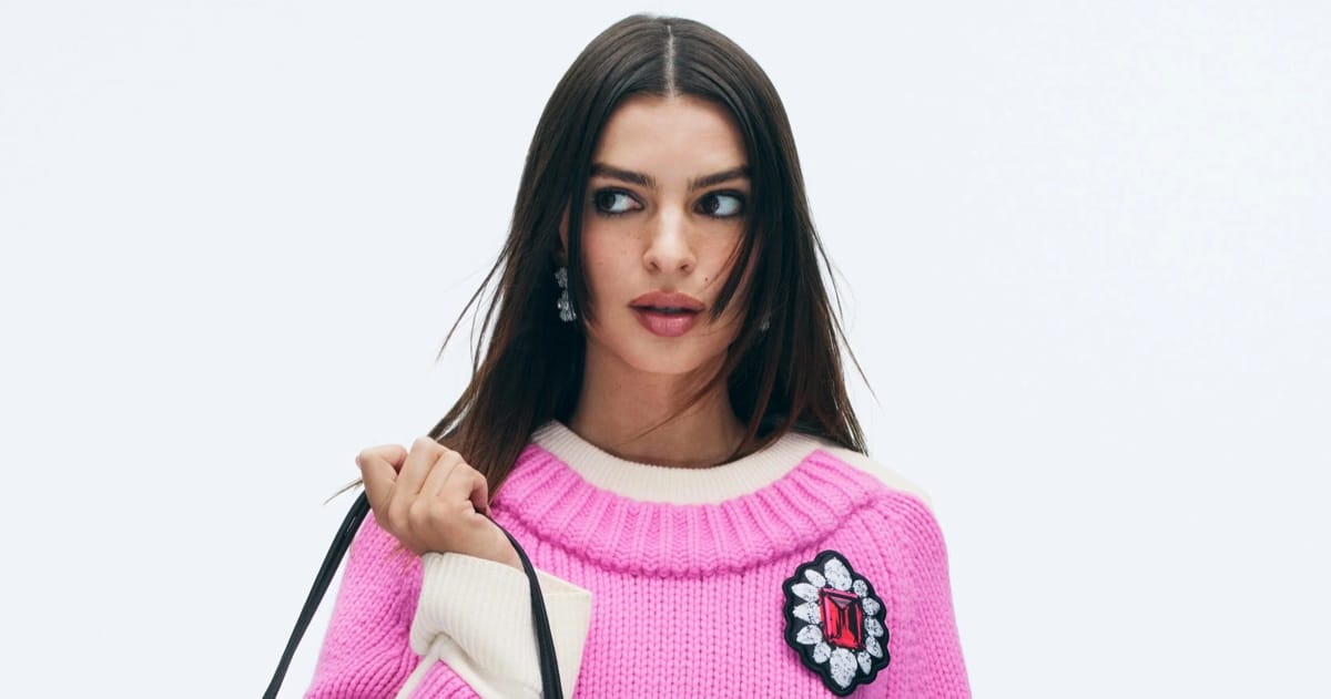 Emily Ratajkowski Takes On Marc Jacobs’ Dual Bag