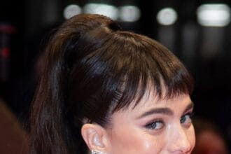 Margarets Qualley’s Baby Bangs Channeled ’50s Film Icons