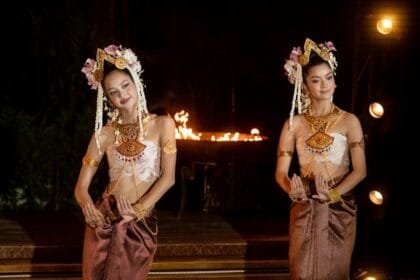 ‘The White Lotus’ Season 3 Makeup Looks Are All About Beating The Heat