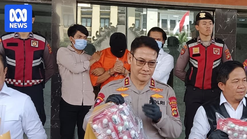 Australian man could face death penalty for allegedly smuggling 1.8kgs of cocaine in Bali Australian man could face death penalty for allegedly smuggling 1.8kgs of cocaine in Bali