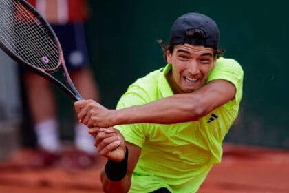 Henrique Rocha está a fazer um brilharete em Roland-Garros. O que mais impressiona são a cabeça e a superação, diz quem o está a ver jogar