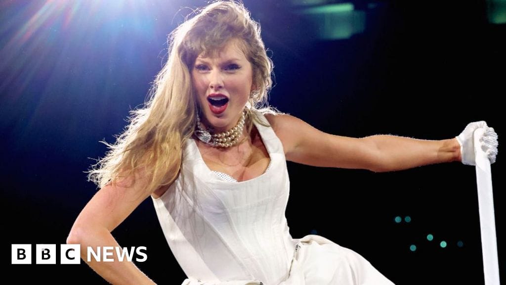 Taylor Swift buys back the rights to her master recordings