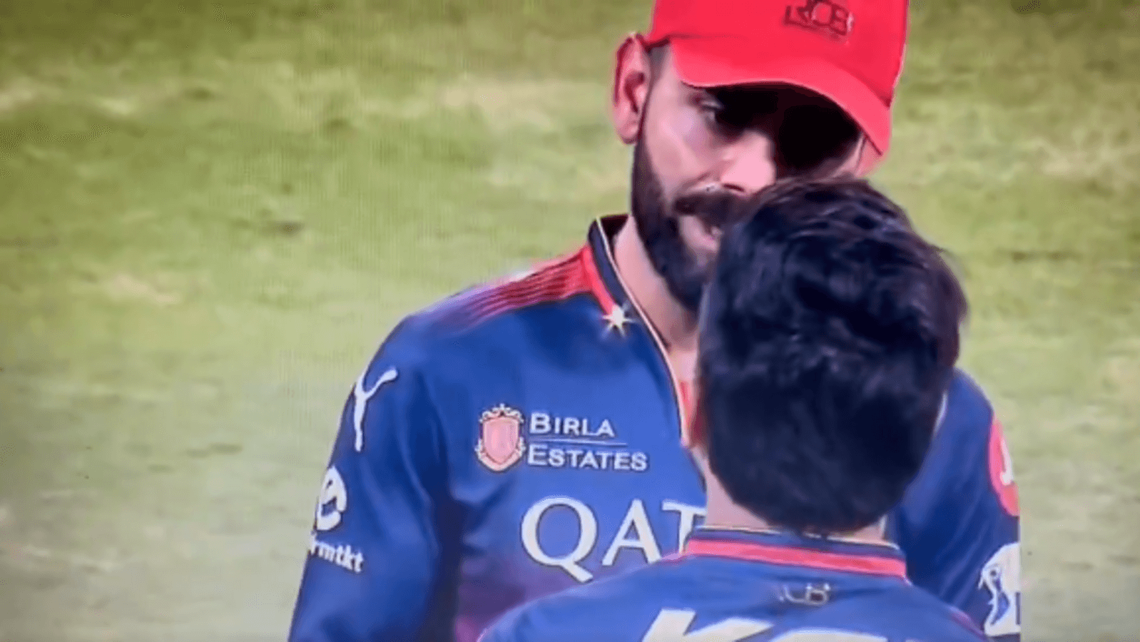 Virat Kohli walks to Suyash after bowler pelted for three fours, pep-talk works immediately as Klaasen falls next ball