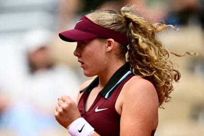 Andreeva saves set point vs. Kasatkina to return to Roland Garros quarters