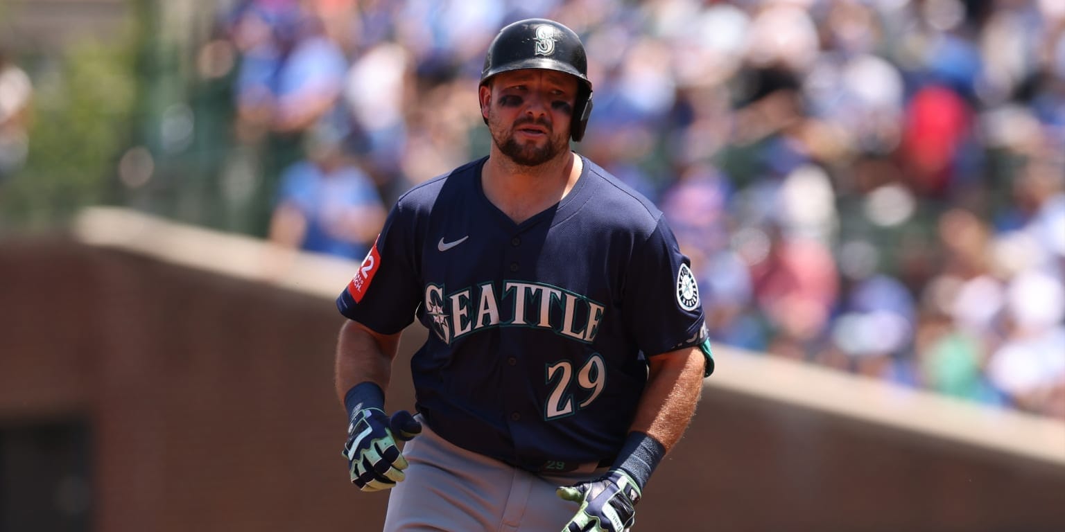 Cal Raleigh passes Johnny Bench for most homers by catcher before All-Star break