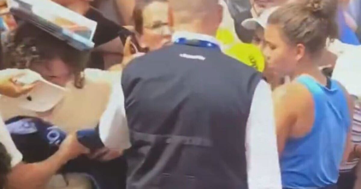 French Open star breaks up fight in crowd and punishes both fans | Tennis | Sport