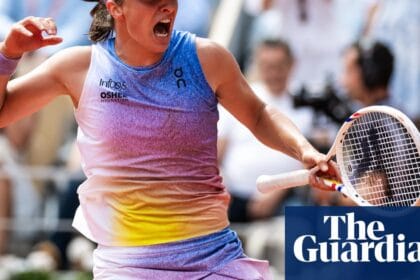 Iga Swiatek stages stunning comeback to reach French Open quarter-finals | French Open 2025