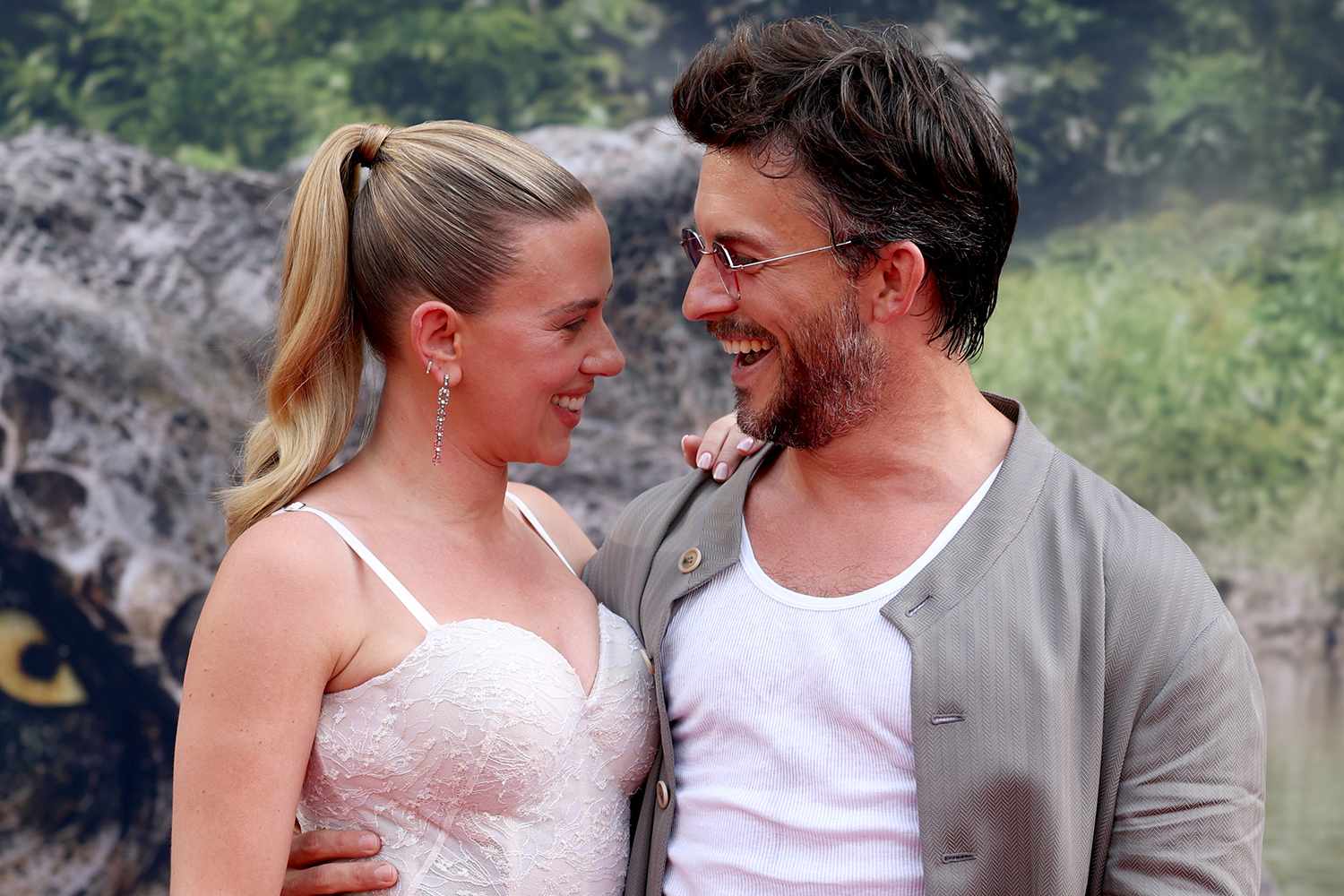 Jonathan Bailey Addresses Kissing Pal Scarlett Johansson After They Share Another Cute Red Carpet Smooch