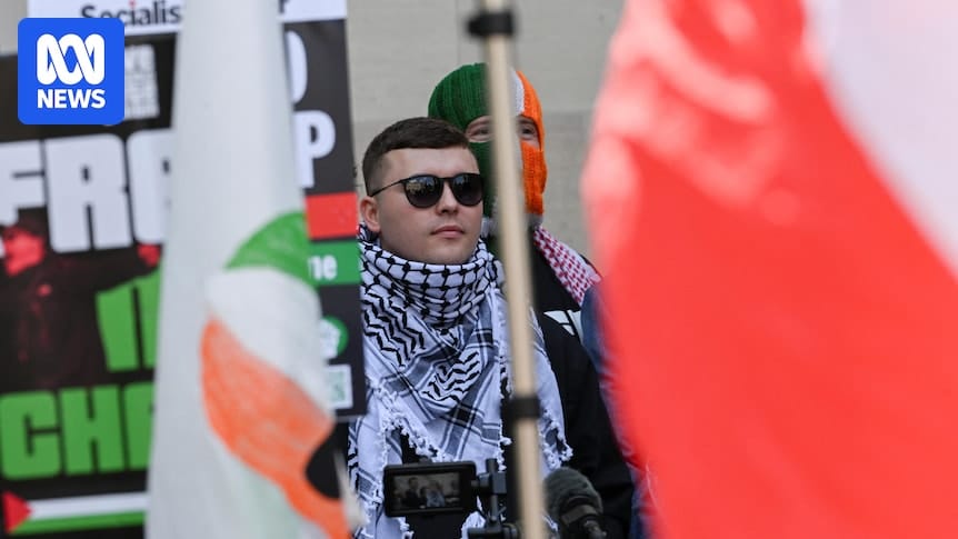 Kneecap rapper Liam O’Hanna charged with terror offence free to play Glastonbury Kneecap rapper Liam O’Hanna charged with terror offence free to play Glastonbury