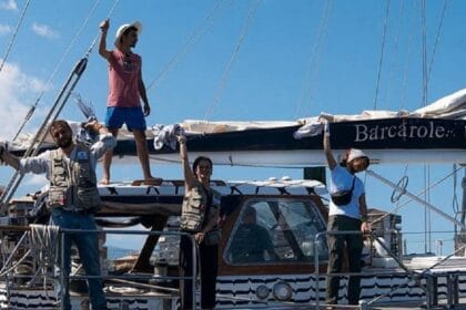 Le bateau humanitaire dans lequel se trouve Rima Hassan poursuit sa course vers Gaza malgré l’avertissement israélien