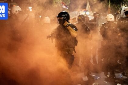 Serbian police clash with anti-government protesters