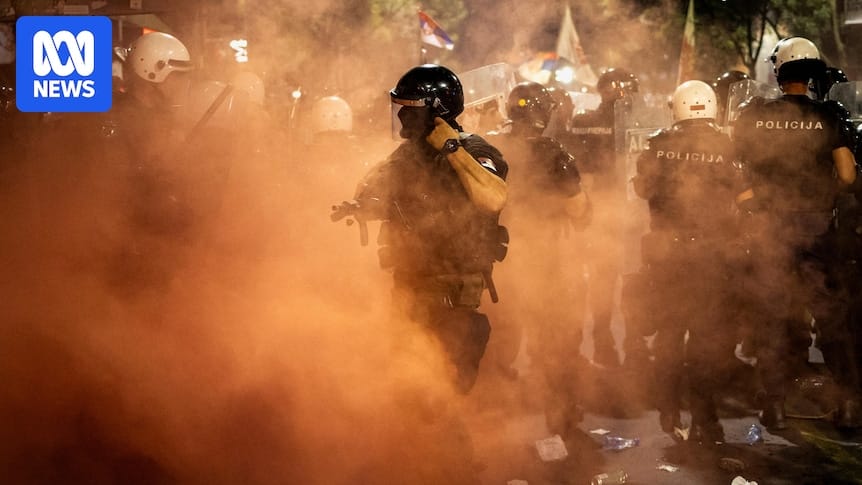 Serbian police clash with anti-government protesters
