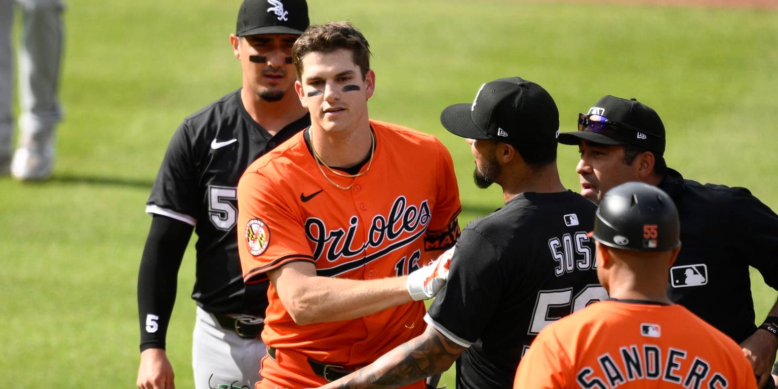 White Sox-Orioles benches clear after rundown collision