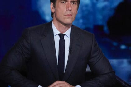 ABC’s David Muir Is a Total ‘Stud’ in New ‘Vacation Mode’ Thirst Trap Photo
