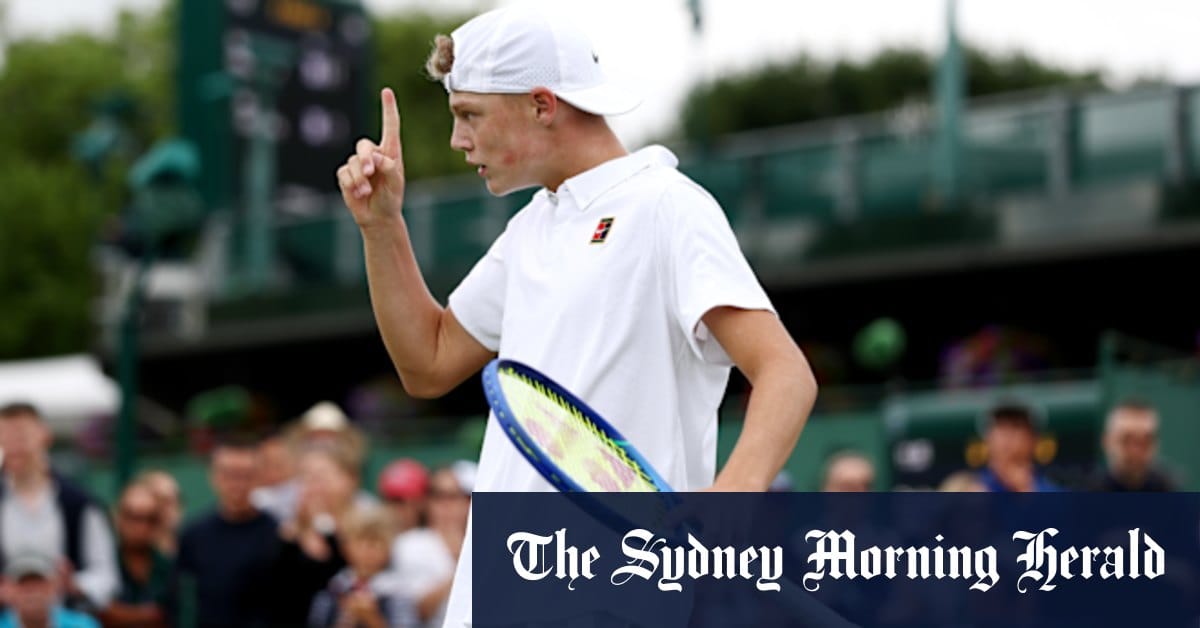 Cruz Hewitt wins Wimbledon debut match in 2025 junior boys’ competition, father Lleyton Hewitt watches from stands