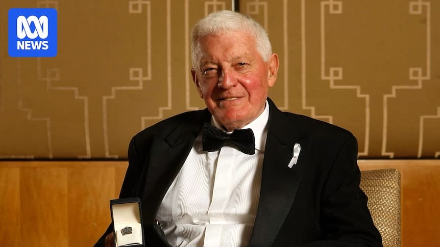 Former Melbourne footballer, politician Brian Dixon farewelled at state funeral Former Melbourne footballer, politician Brian Dixon farewelled at state funeral