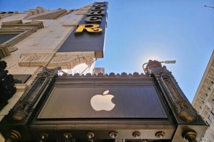 Apple tops estimates, Amazon stock slips, Reddit surges