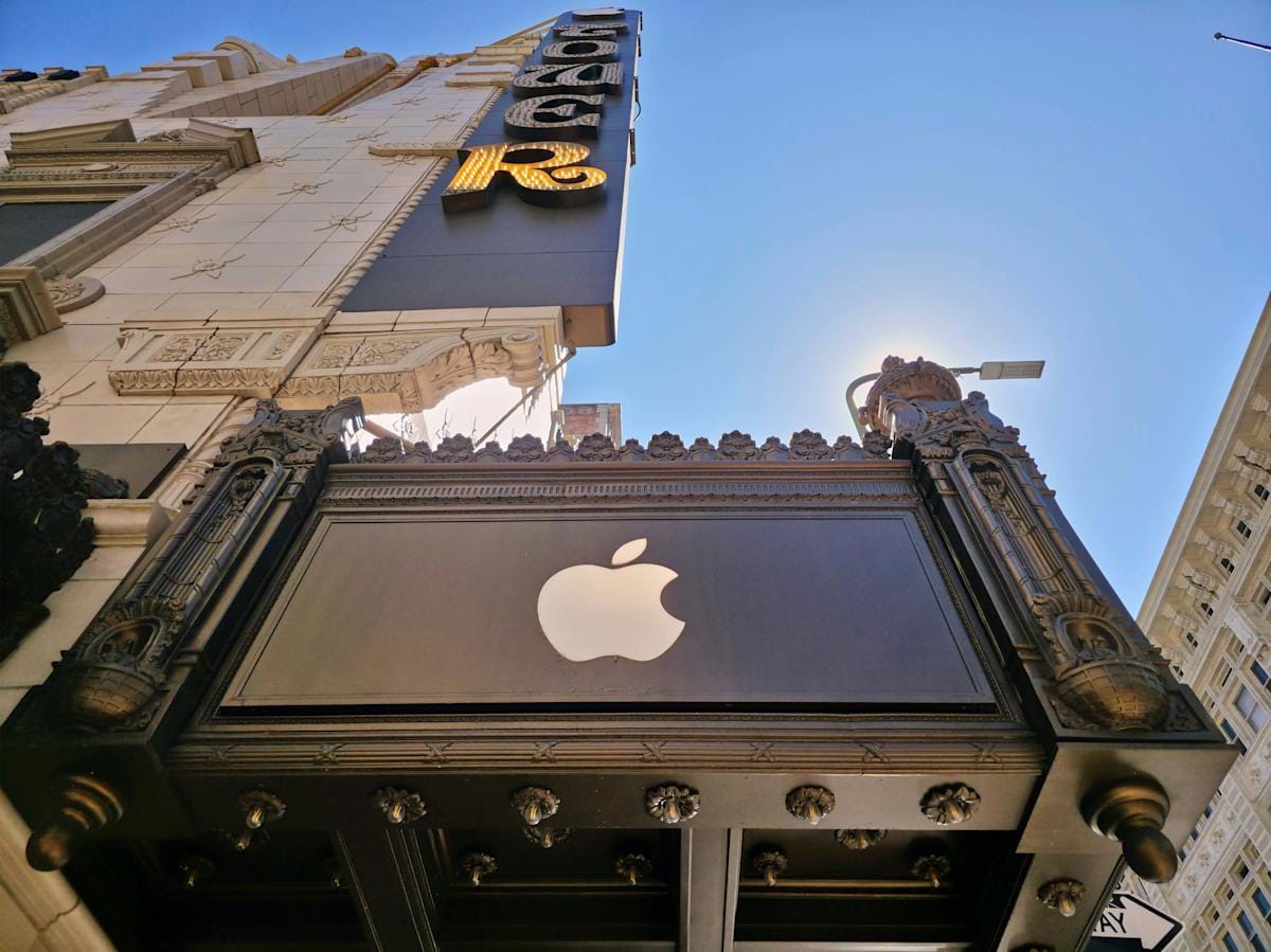 Apple tops estimates, Amazon stock slips, Reddit surges