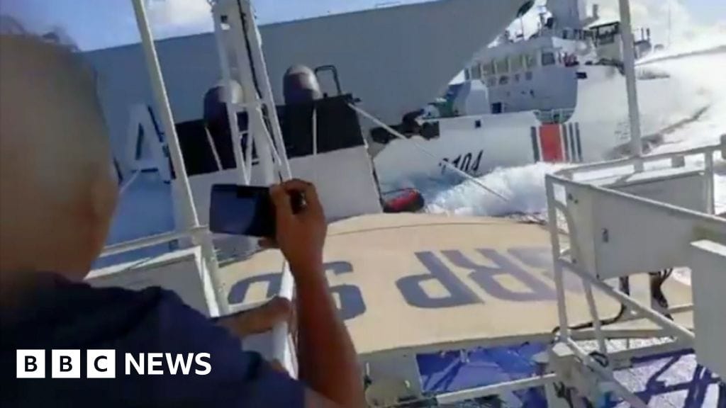 Chinese ships collide while pursuing Philippine boat