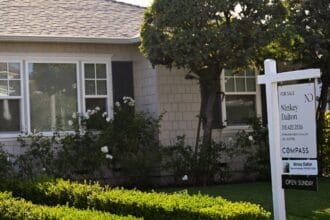 Mortgage rates fall to 6.58%: Freddie Mac