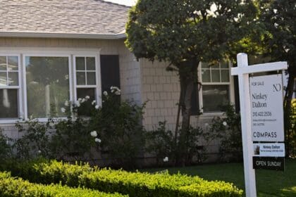 Mortgage rates fall to 6.58%: Freddie Mac