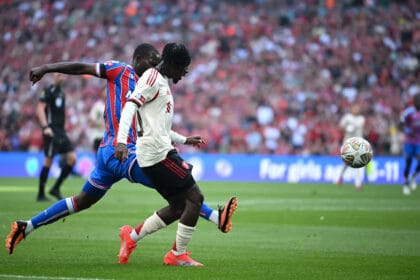 📸 Was that goal really intentional? Bundesliga party rolls on in England