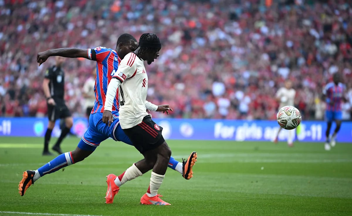 📸 Was that goal really intentional? Bundesliga party rolls on in England 📸 Was that goal really intentional? Bundesliga party rolls on in England