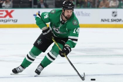 Benn to miss start of season for Stars with collapsed lung