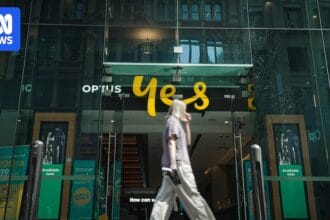 Federal politics live: Communications minister to ‘lay down the law’ to Optus owner Singtel