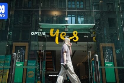 Federal politics live: Communications minister to ‘lay down the law’ to Optus owner Singtel