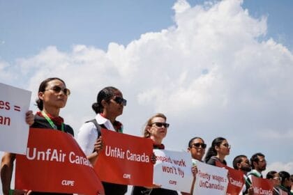 Flight attendants overwhelmingly vote against Air Canada wage offer