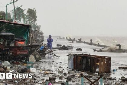 Thousands evacuate in Philippines as storm nears