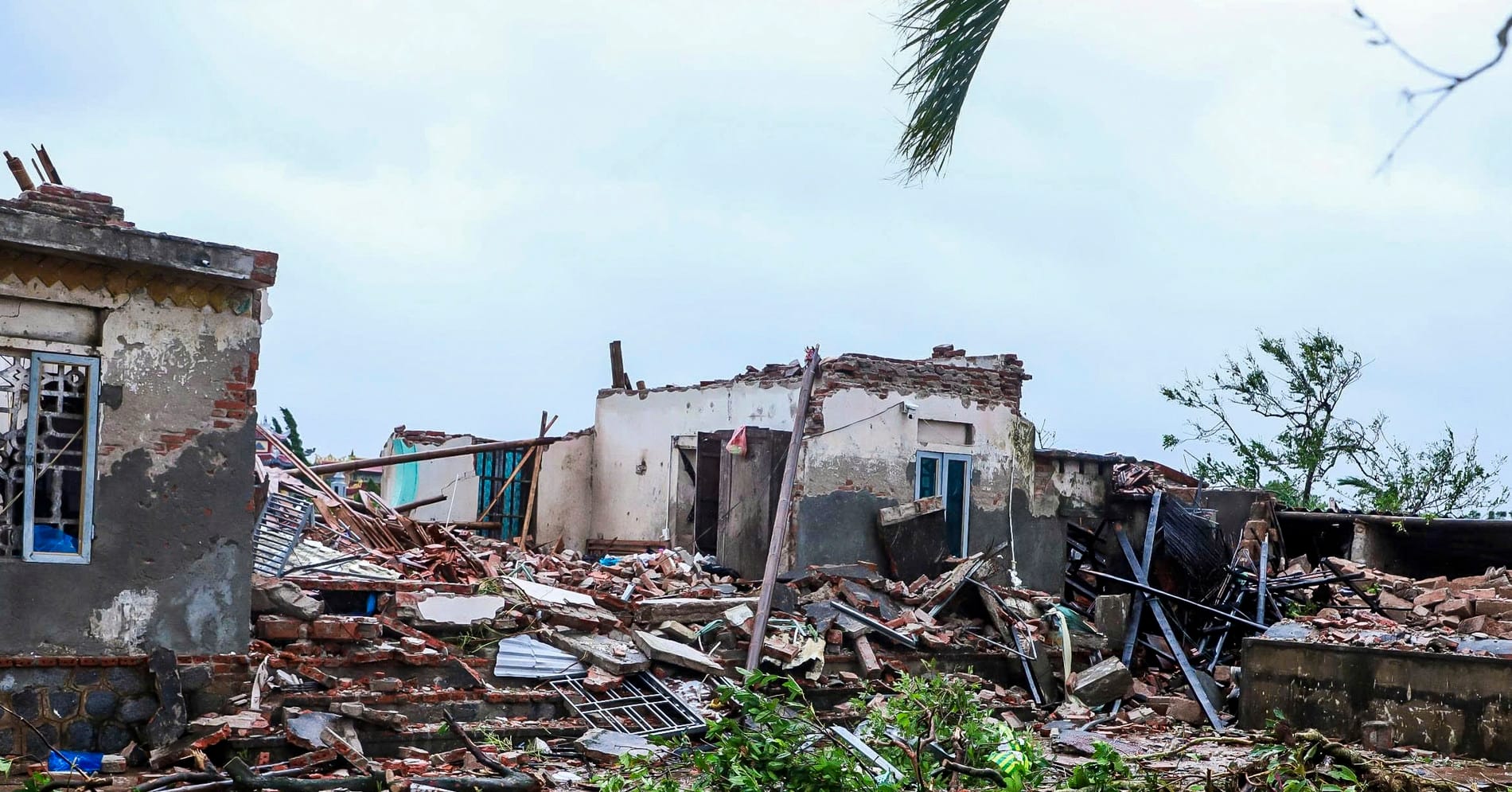 Tornado devastates Ninh Binh, leaves six dead and widespread ruin