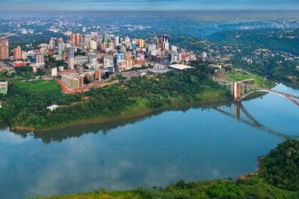 Cómo cruzar a Ciudad del Este desde Puerto Iguazú: guía completa para turistas