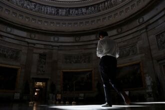 Live updates: Government shutdown extends, Trump administration warns of layoffs