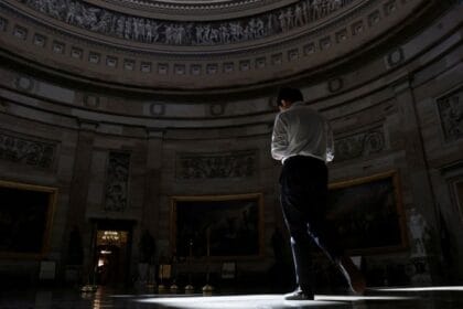 Live updates: Government shutdown extends, Trump administration warns of layoffs