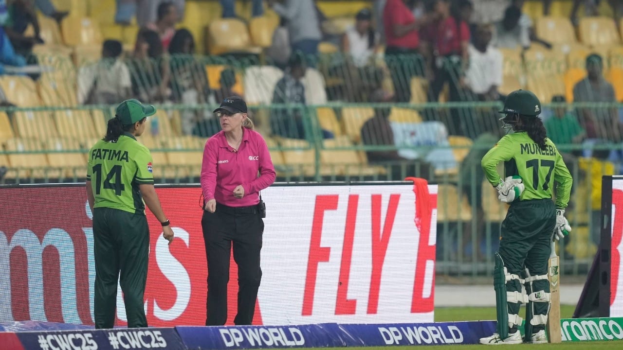 Muneeba Ali dismissed in controversial run-out as Pakistan clash with India in Women’s World Cup 2025