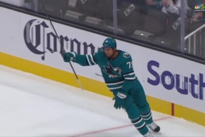 Reaves buries a beauty | NHL.com