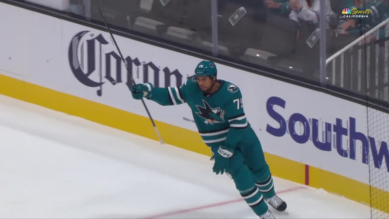 Reaves buries a beauty | NHL.com