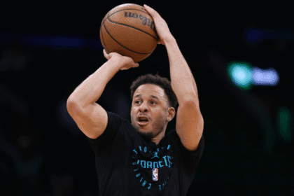 Seth Curry signs with Warriors, teams up with brother Stephen Curry for the first time, per report