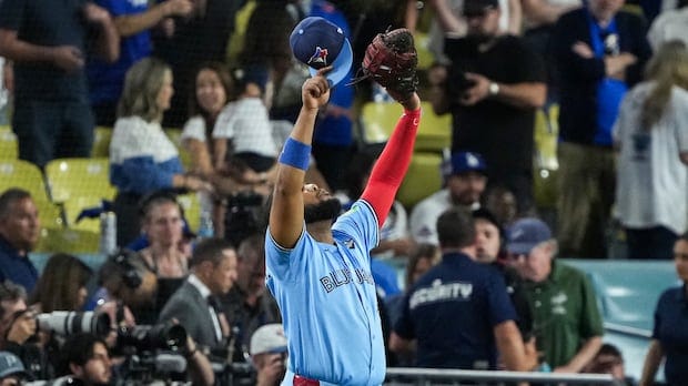 Toronto Blue Jays stun Los Angeles Dodgers 6-1 to take World Series lead