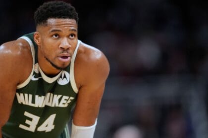 Bucks’ Giannis Antetokounmpo out Wed. vs. Hornets with knee issue