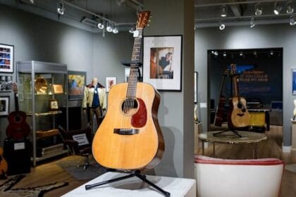 Gordon Lightfoot’s performance guitar sells for more than 0,000 at estate auction