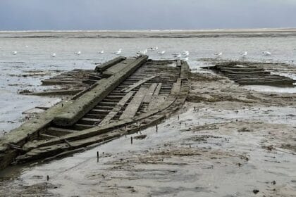 Lake Erie shipwreck spotted off Kingsville, Ont., uncovered by strong winds