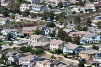 More home sellers are taking listings off the market, Redfin says
