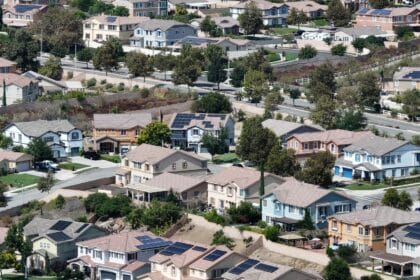 More home sellers are taking listings off the market, Redfin says