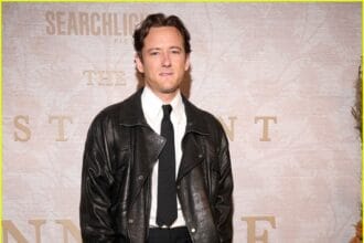 Amanda Seyfried & Lewis Pullman Share Adorable Fist Bump at ‘The Testament of Ann Lee’ Screening in NYC: Photo 5253293 | Amanda Seyfried, Tim Blake Nelson Photos | Just Jared: Celebrity News and Gossip