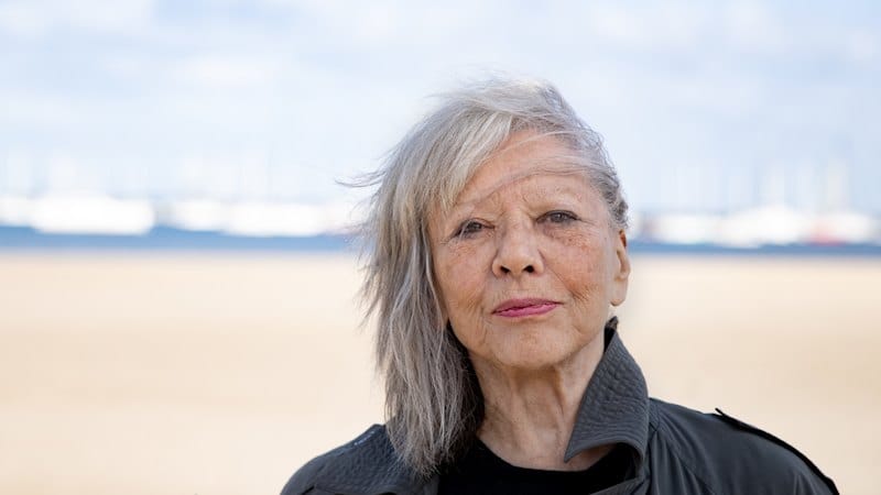 Cherryl Barassi, widow of AFL great Ron, dies peacefully at home Cherryl Barassi, widow of AFL great Ron, dies peacefully at home