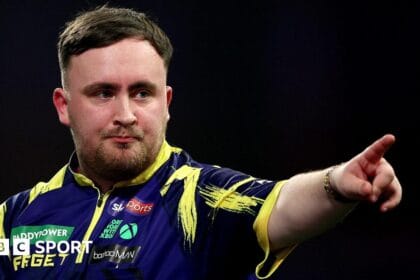 PDC World Darts Championship: Luke Littler wins but Stephen Bunting out in third round